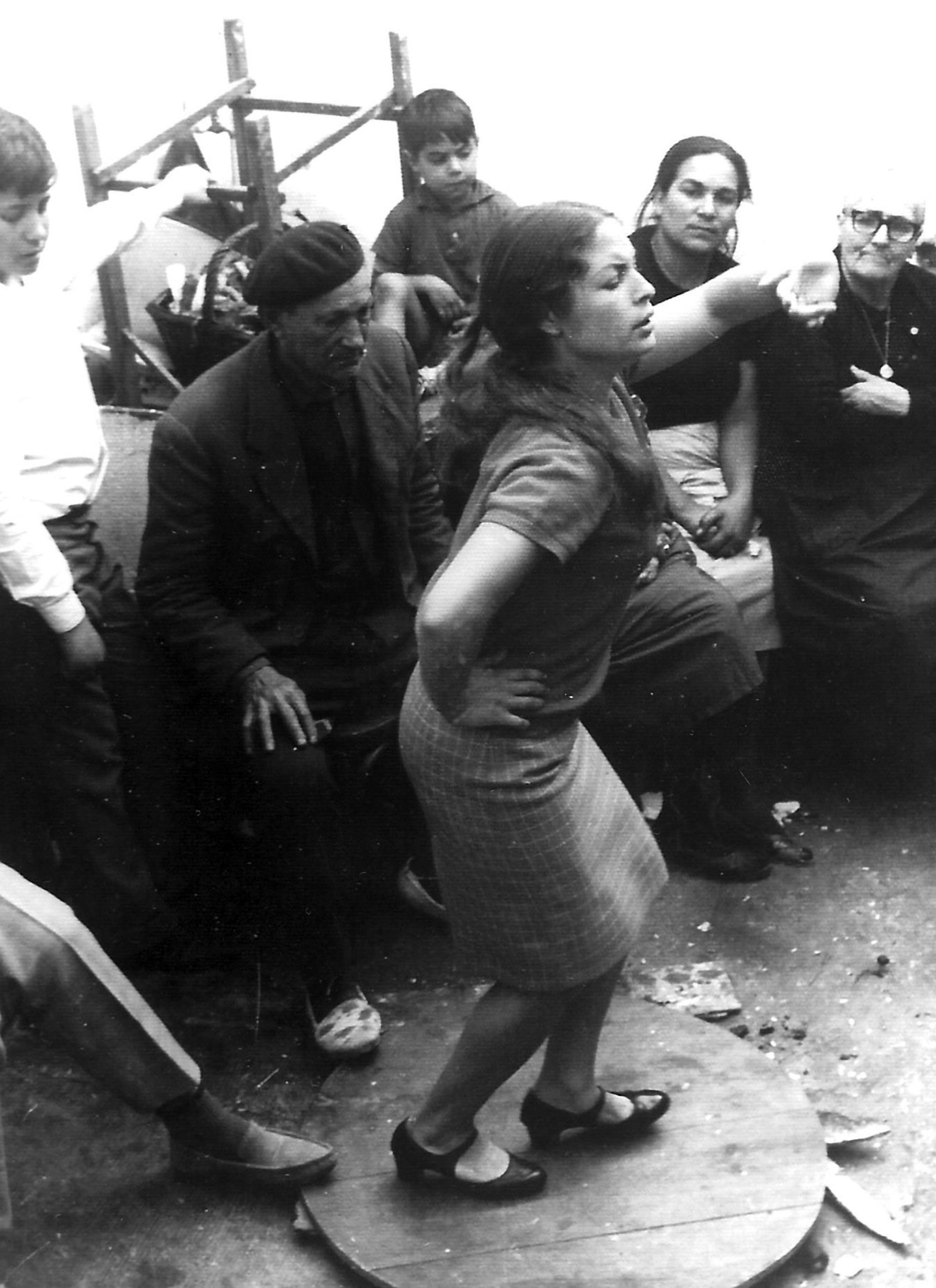 La Chana con su familia en la casa de la Torrassa en 1966